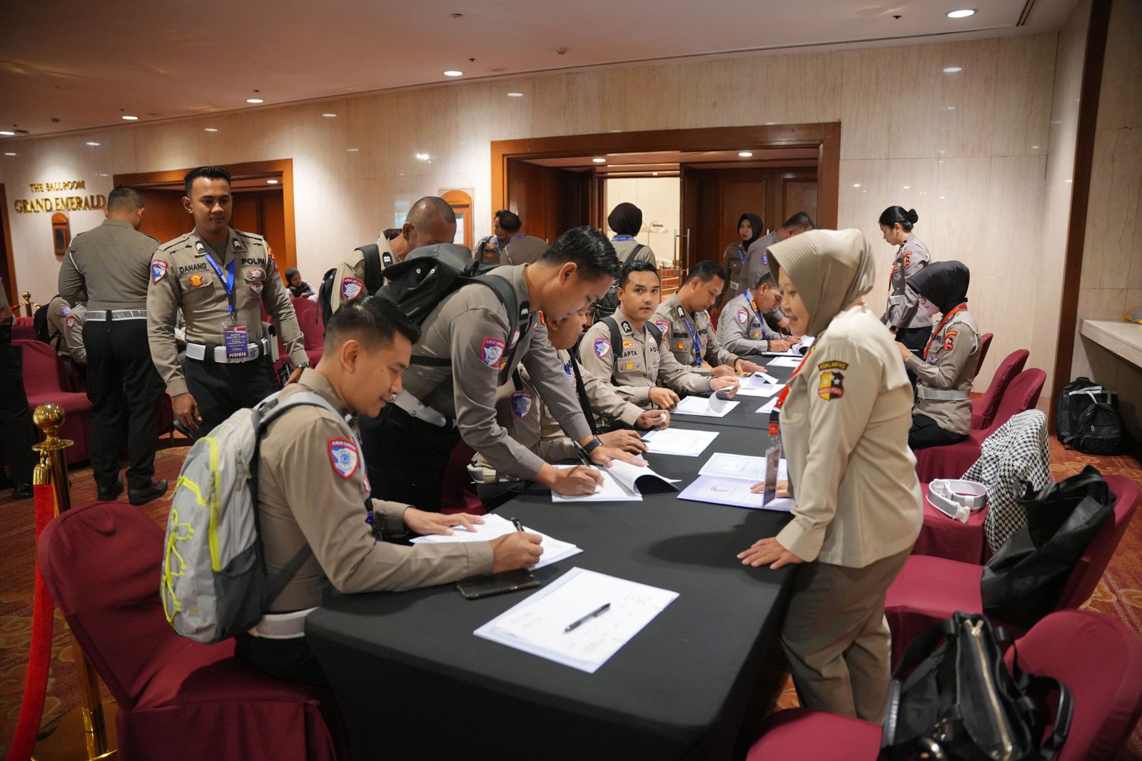 RAPAT ANEV MATERIEL REGIDENT DAN PNBP DI HOTEL REDTOP - JAKARTA, Tgl 15 OKT 2025